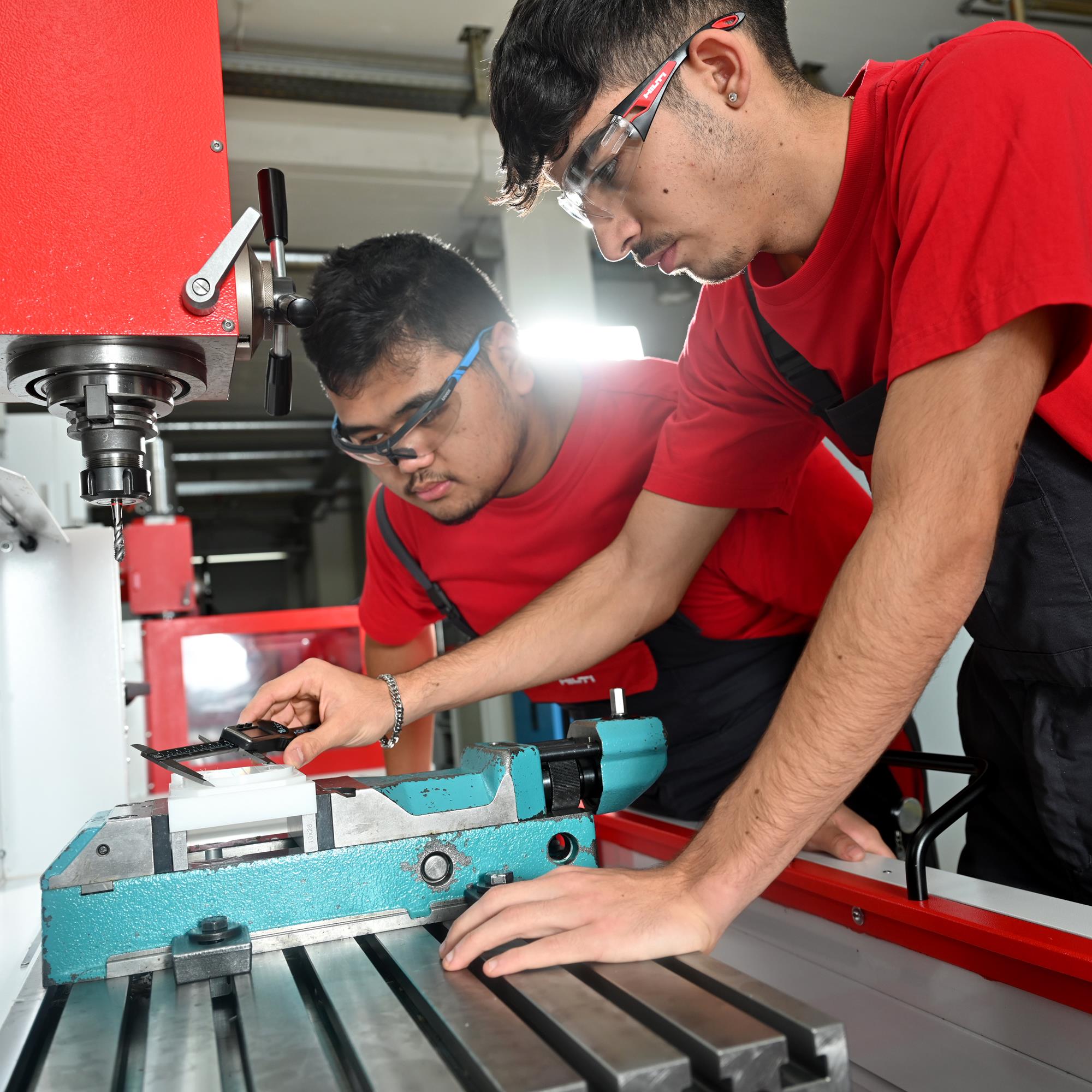 2021 11 HILTI Lehrlingsausbildung 098