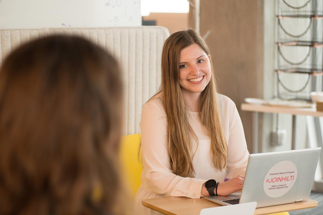 Plano Female Employees Chatting Happy 1
