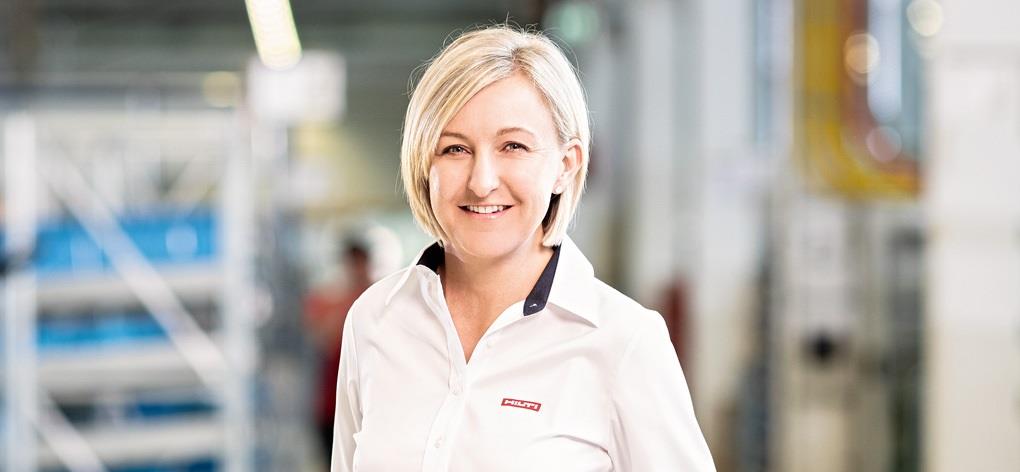 13 8 Hil Anita 3635 Schmal