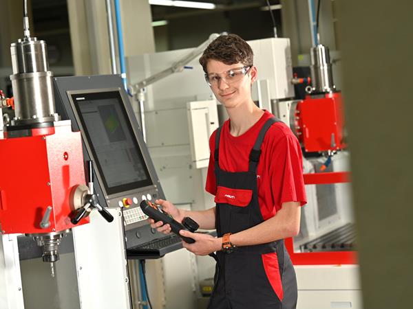 2021 11 HILTI Lehrlingsausbildung 090