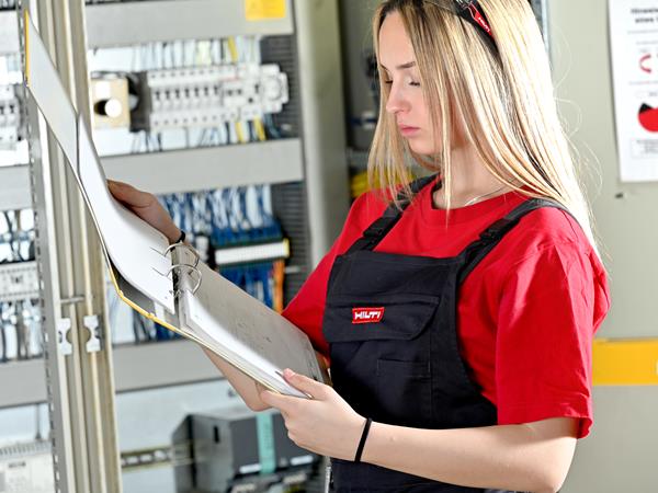 2021 11 HILTI Lehrlingsausbildung 039