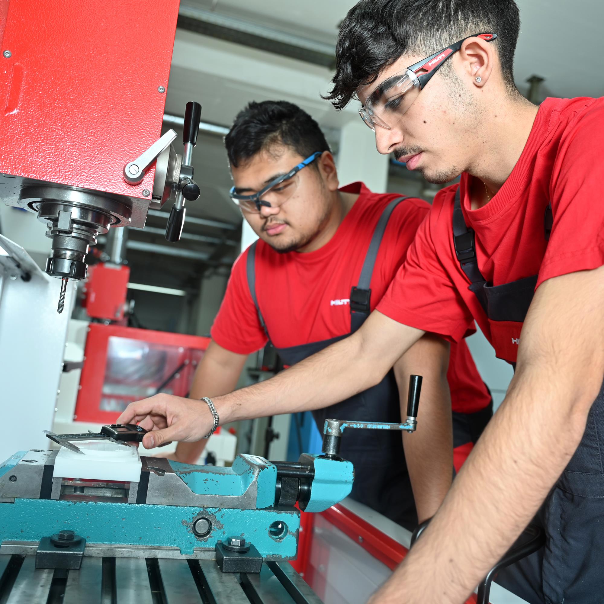 2021 11 HILTI Lehrlingsausbildung 097