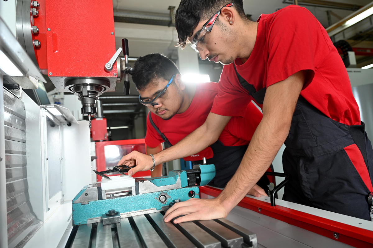 2021 11 HILTI Lehrlingsausbildung 098 (1)