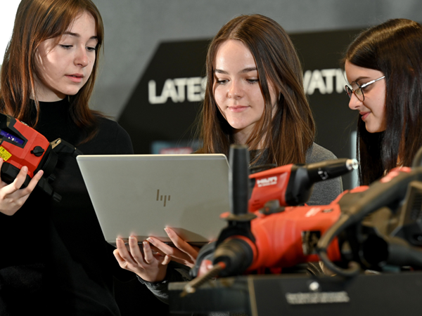 2021 11 HILTI Lehrlingsausbildung 014 (1)