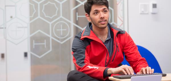 Plano Male Employee Laptop Hilti Clothes