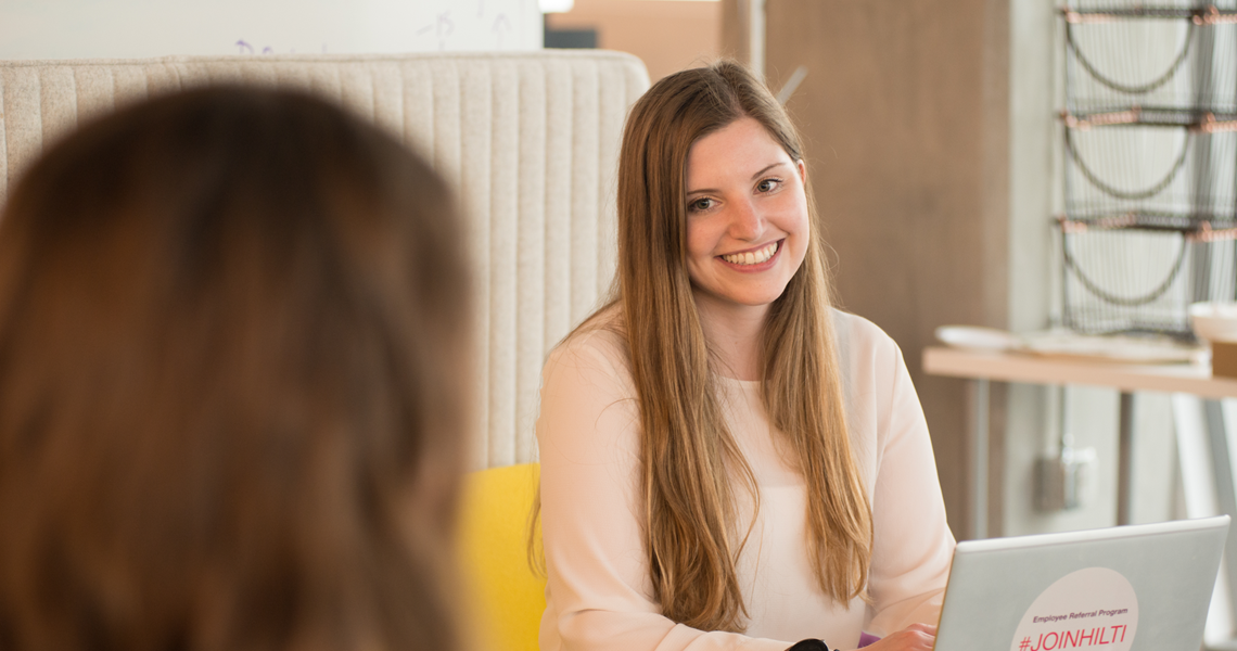 Plano Female Employees Chatting Happy 1