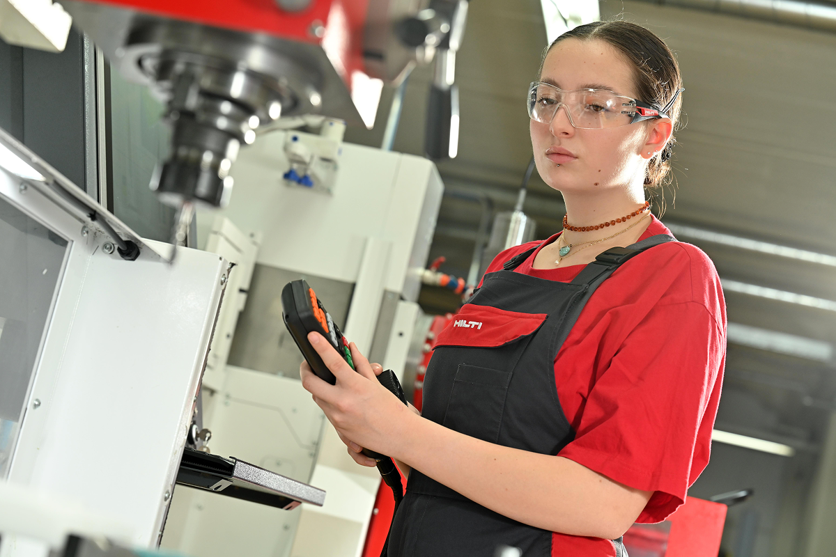 2021 11 HILTI Lehrlingsausbildung 076 (1)