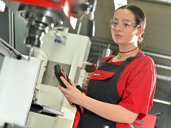 2021 11 HILTI Lehrlingsausbildung 076 (1)