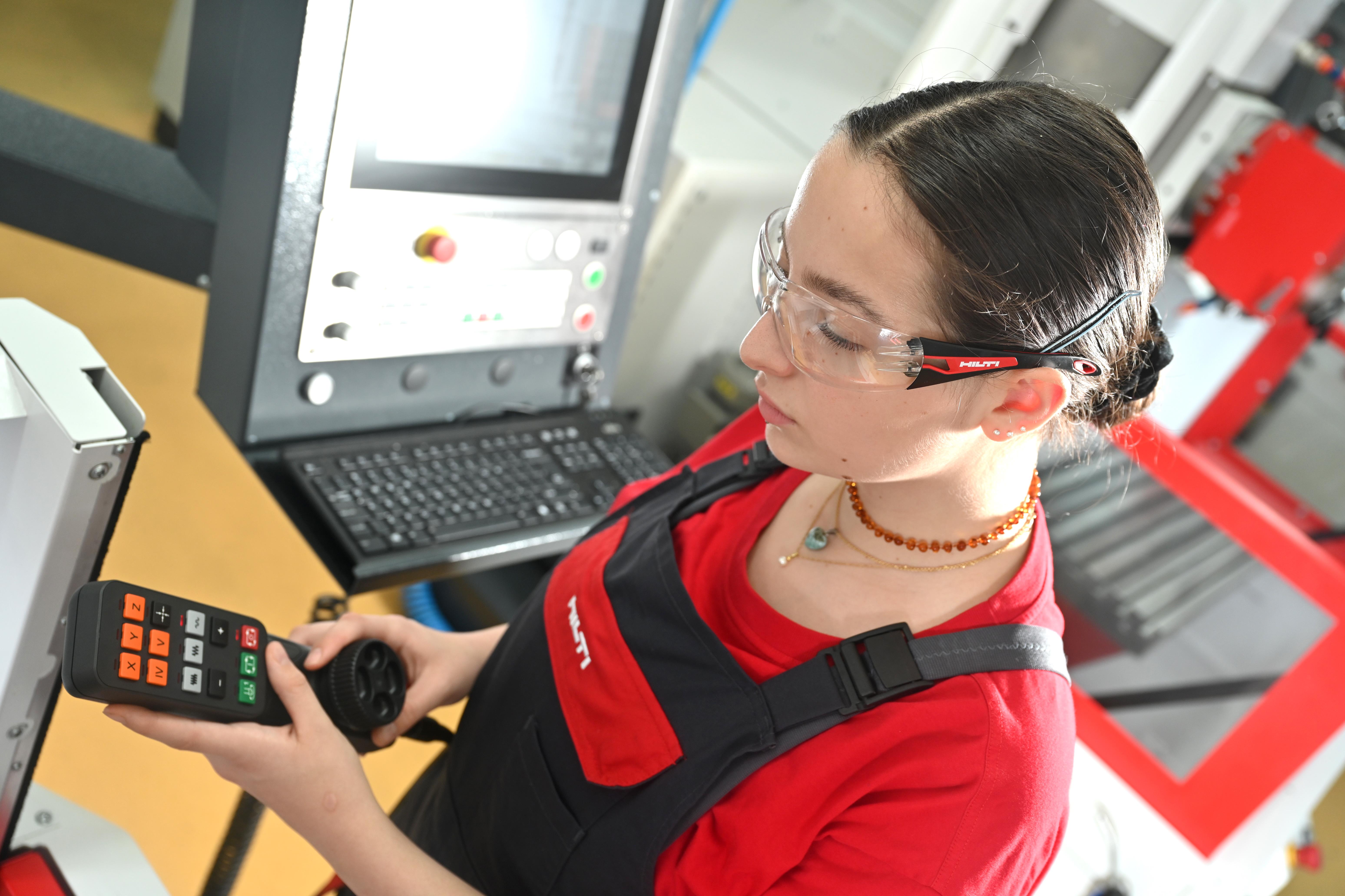 2021 11 HILTI Lehrlingsausbildung 078