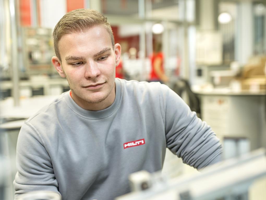 02 Hil Ausbildungspl 2185 1020X7651