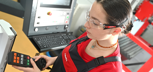 2021 11 HILTI Lehrlingsausbildung 078 (1)