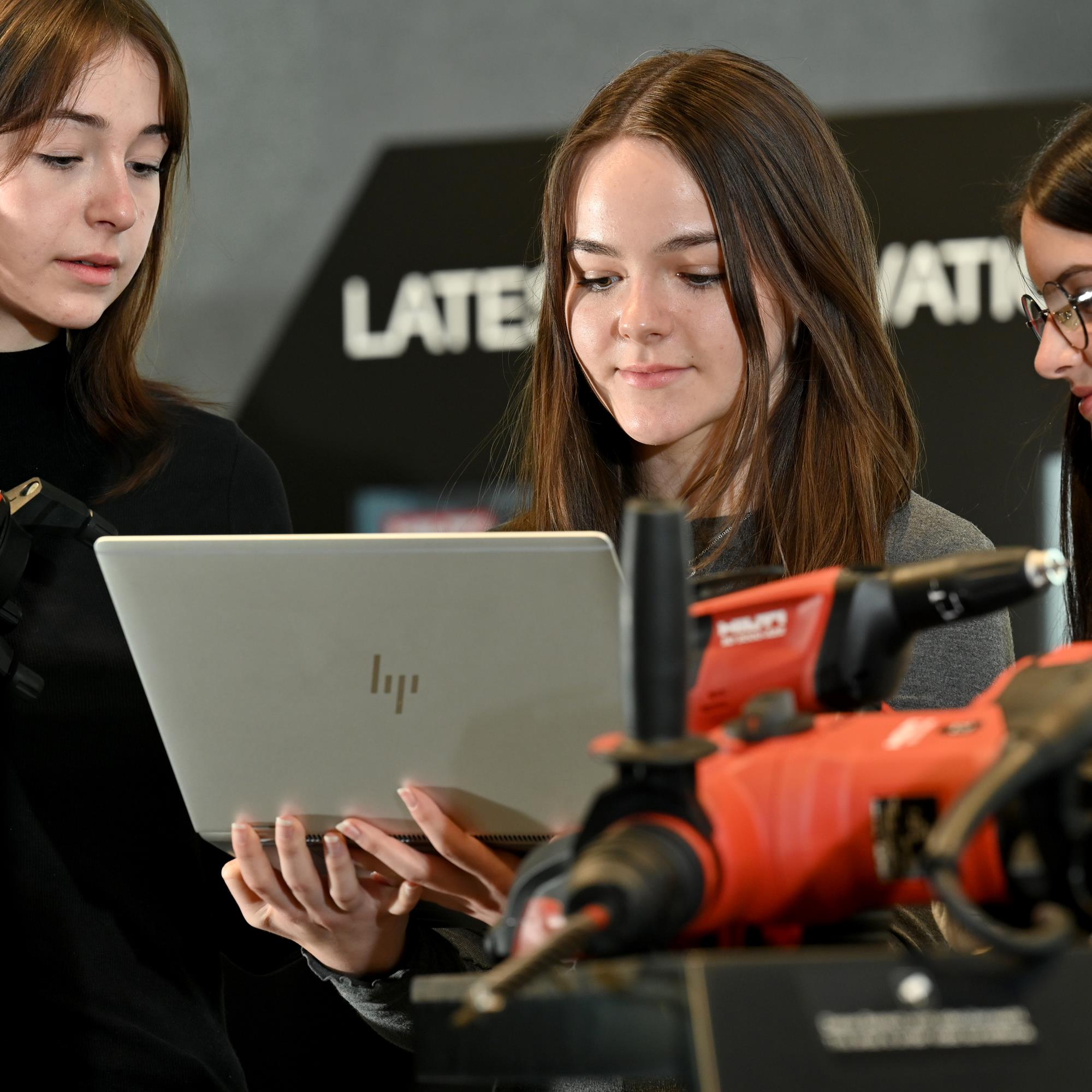 2021 11 HILTI Lehrlingsausbildung 014