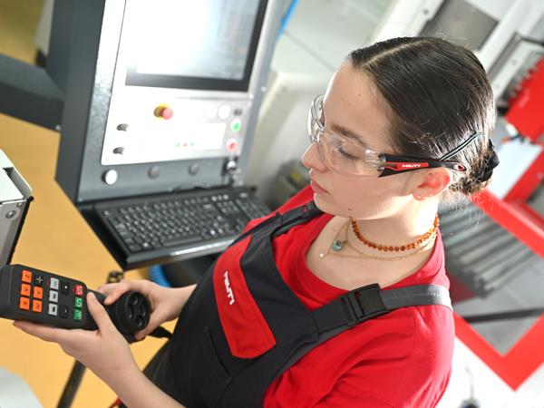 2021 11 HILTI Lehrlingsausbildung 078